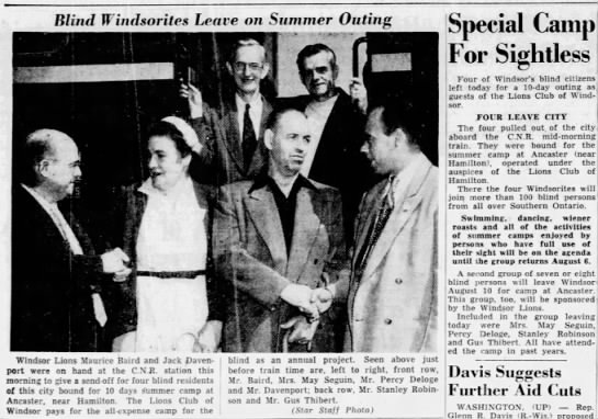 Une coupure du journal Windsor Star, du 27 juillet 1954, ”Blind Windsorites Leave on Summer Outing: Special Camp for Sightless”.  Départ de résidents de Windsor pour un camp d’été destiné à des personnes aveugles. 