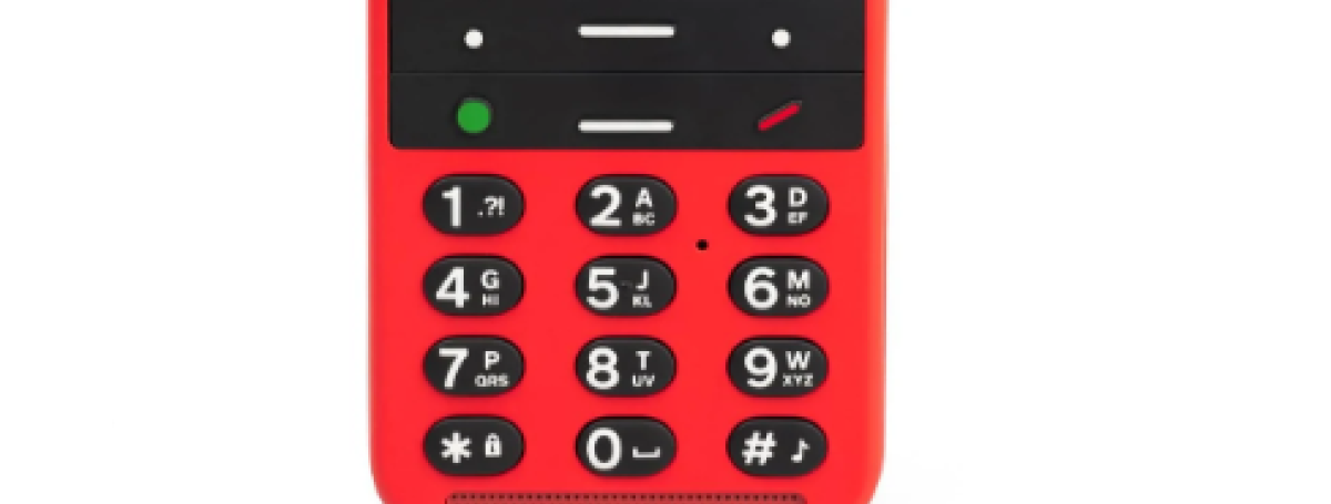  Téléphone cellulaire rouge avec de gros caractères et des boutons en relief contrastés noir.