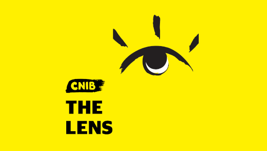 Le logo du balado The Lens. Illustration graphique d'un œil qui cligne des yeux et dont les contours sont dessinés au pinceau noir. Logo anglophone d’INCA. « J’ai beaucoup aimé la trousse envoyée avec les cours de formation «The Lens».