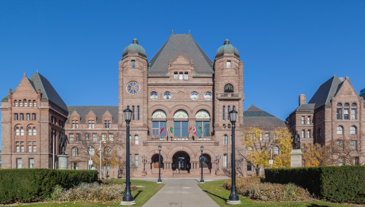 Extérieur avant de Queens Park/entrée de l’édifice (l’édifice de l'Assemblée législative de l'Ontario.